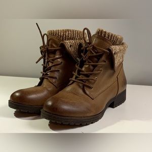 Jessica Cline Boots Fold Over Flap Faux Leather Size 8 M Chukka Desert Booties